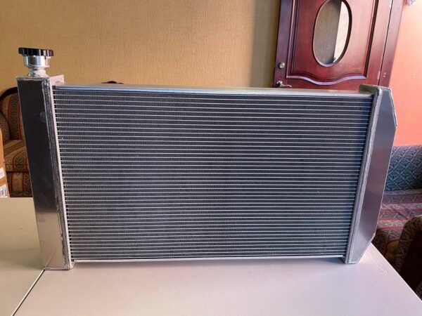 Chevrolet C1500 radiator 1988 to 1998 3 rows aluminum with electric fans - Image 3