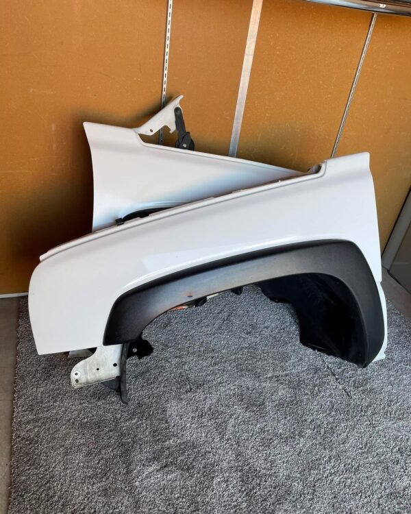 2003-2006 Chevy Silverado "Cat Eye" Front Fenders Driver & Passenger Side Pair