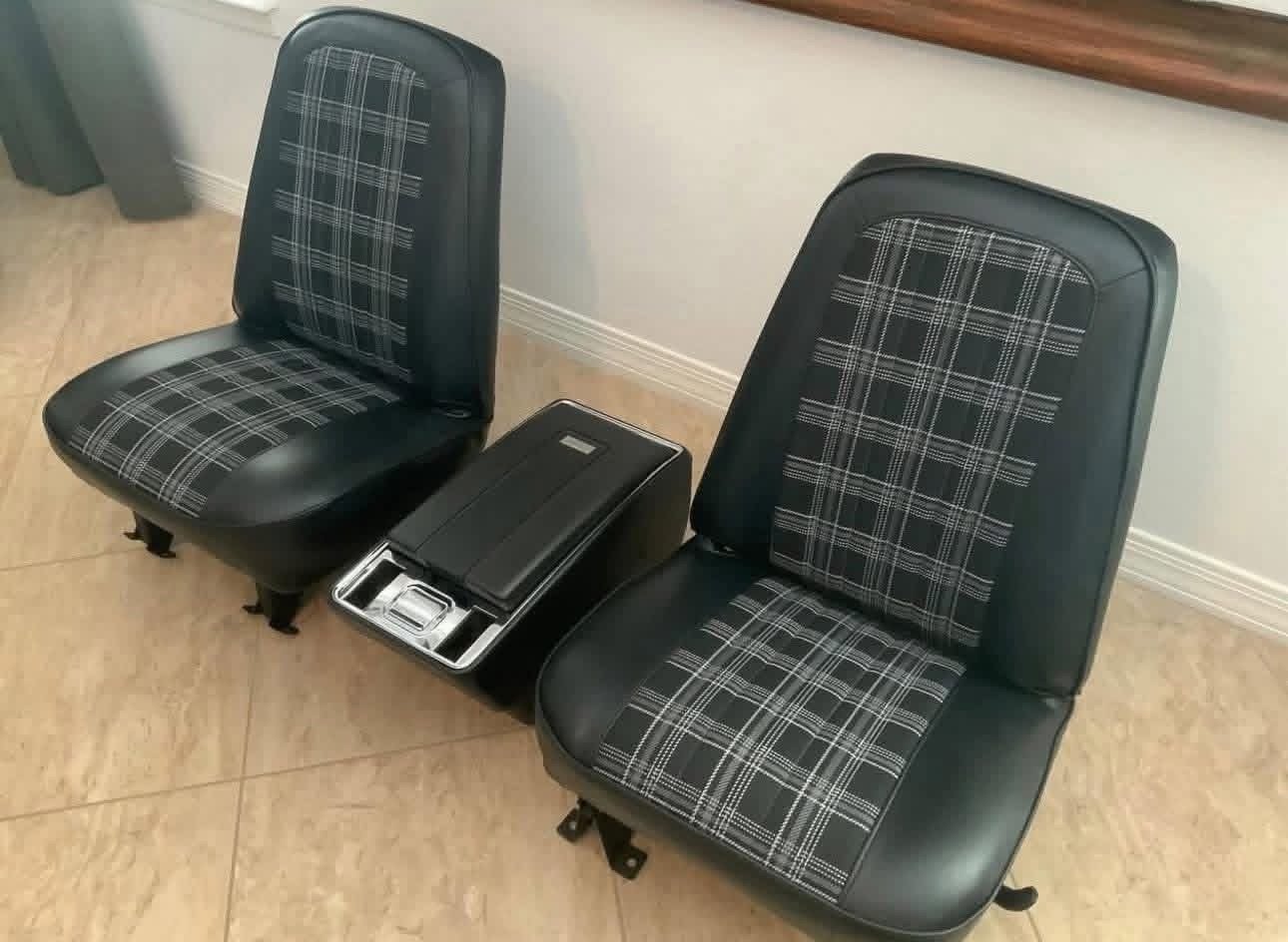 Chevy Squarebody Front Bucket Seats with Console (1973–1987)