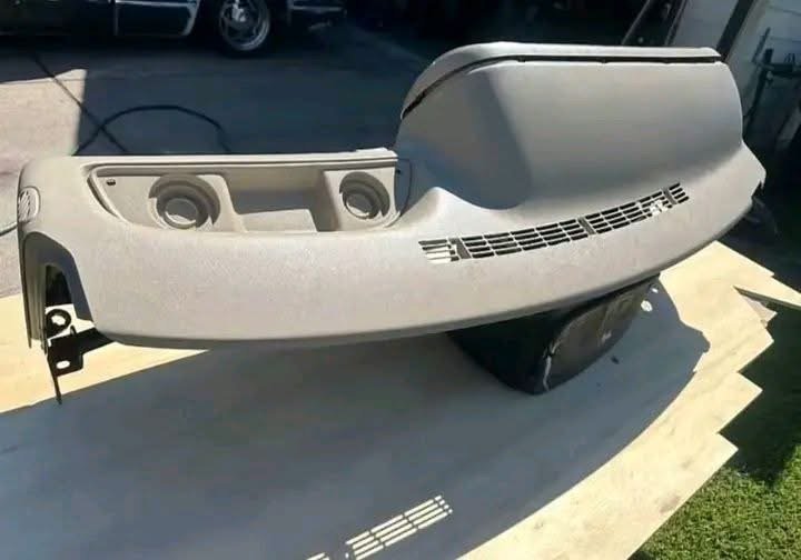 Grey Dashboard for 1995–1996 Chevrolet & GMC OBS Trucks and SUVs | OEM Style Replacement - Image 2