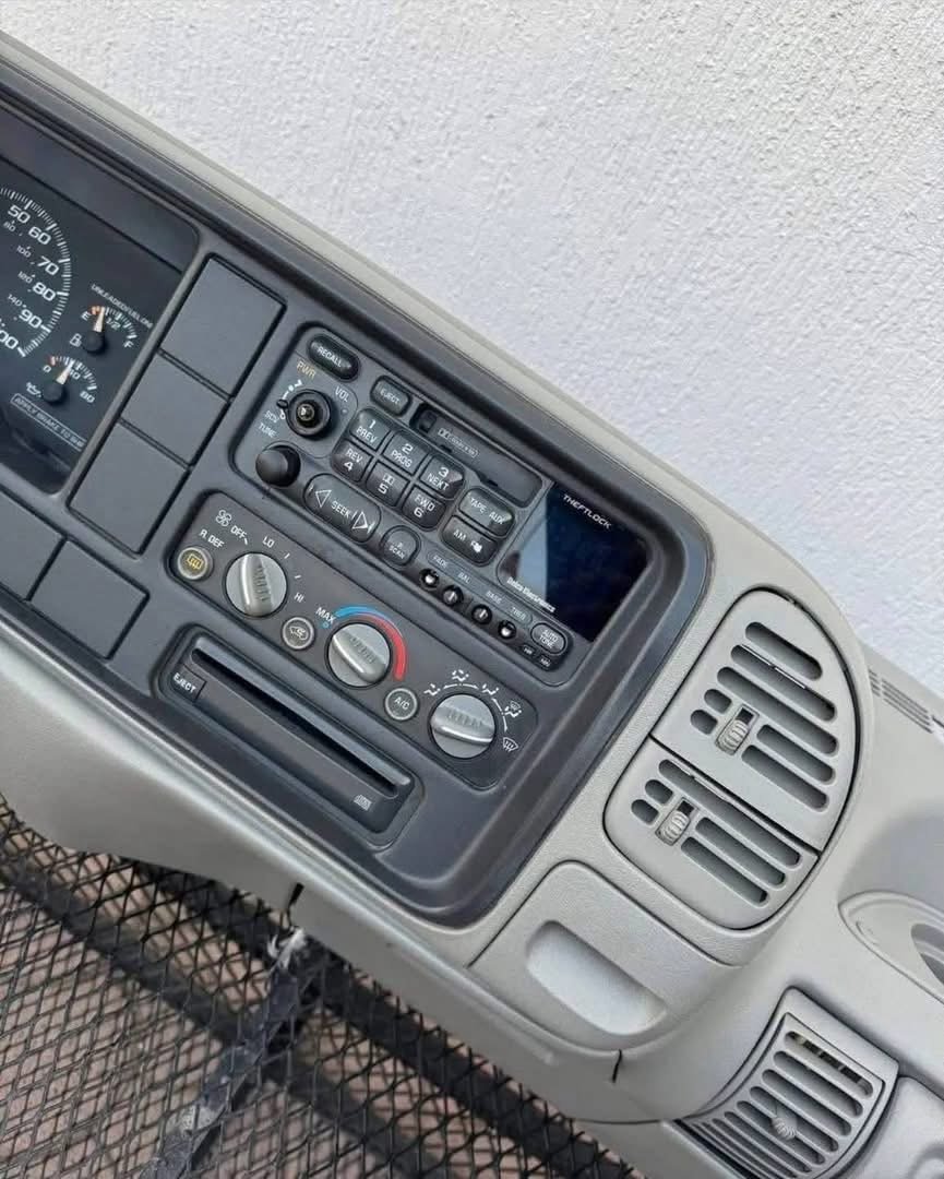 Grey Dashboard for 1995–1998 Chevrolet & GMC OBS Trucks and SUVs | OEM Style Replacement - Image 4