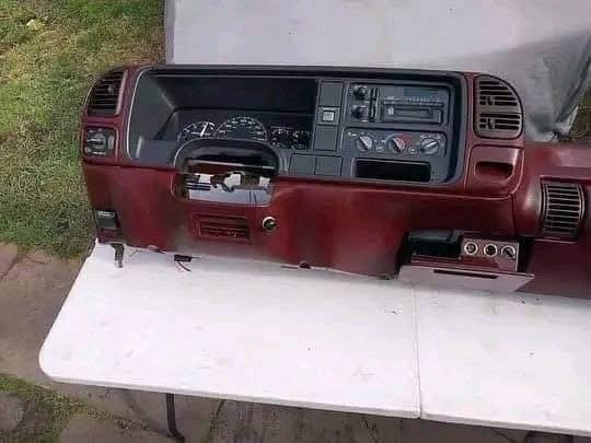 Maroon Dashboard Assembly for 1995–1999 Chevrolet Silverado, Suburban & GMC Sierra / Yukon | OEM-Style Replacement - Image 3